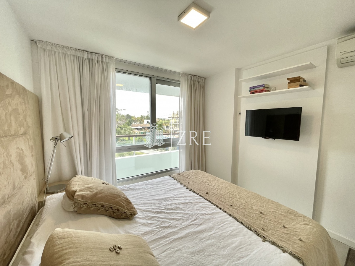 Apartamento ID.235 - venta apartamento 2 dormitorios  2 baños  Parrillero. Playa mansa, Punta del Este 