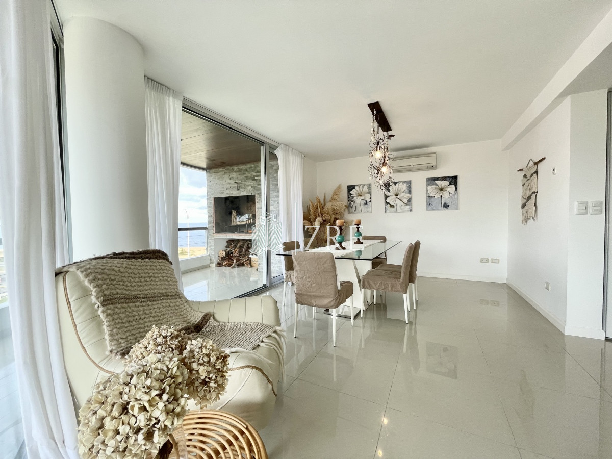 Apartamento ID.235 - venta apartamento 2 dormitorios  2 baños  Parrillero. Playa mansa, Punta del Este 