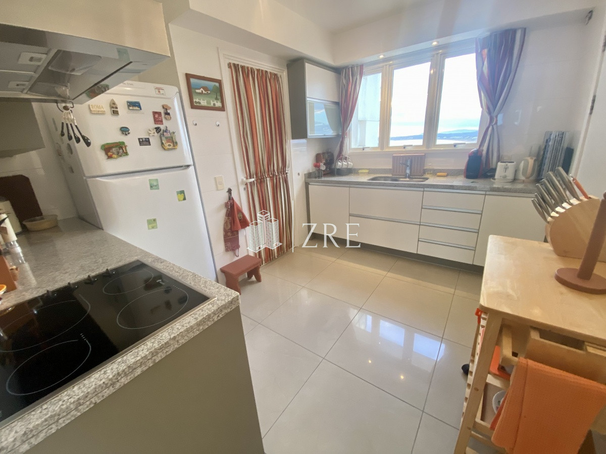 Apartamento ID.364 - Venta apartamento 4 dormitorios playa mansa Punta del Este