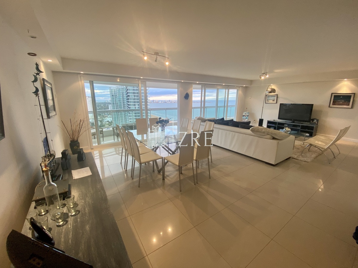 Apartamento ID.364 - Venta apartamento 4 dormitorios playa mansa Punta del Este