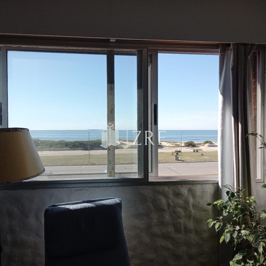 Apartamento ID.611 - Venta apartamento 1 dormitorio y medio. Playa brava, Punta del Este. 