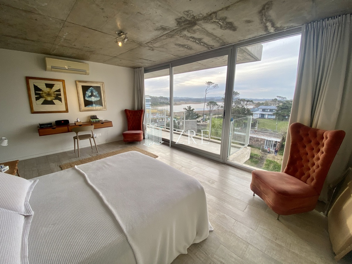 Apartamento ID.335 - Venta apartamento 3 dormitorios playa mansa Punta del Este