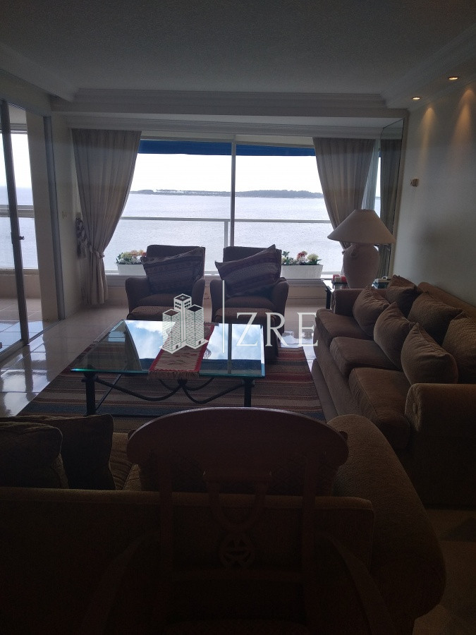 Apartamento ID.421 - Venta apartamento con vista al mar en playa mansa Punta del Este
