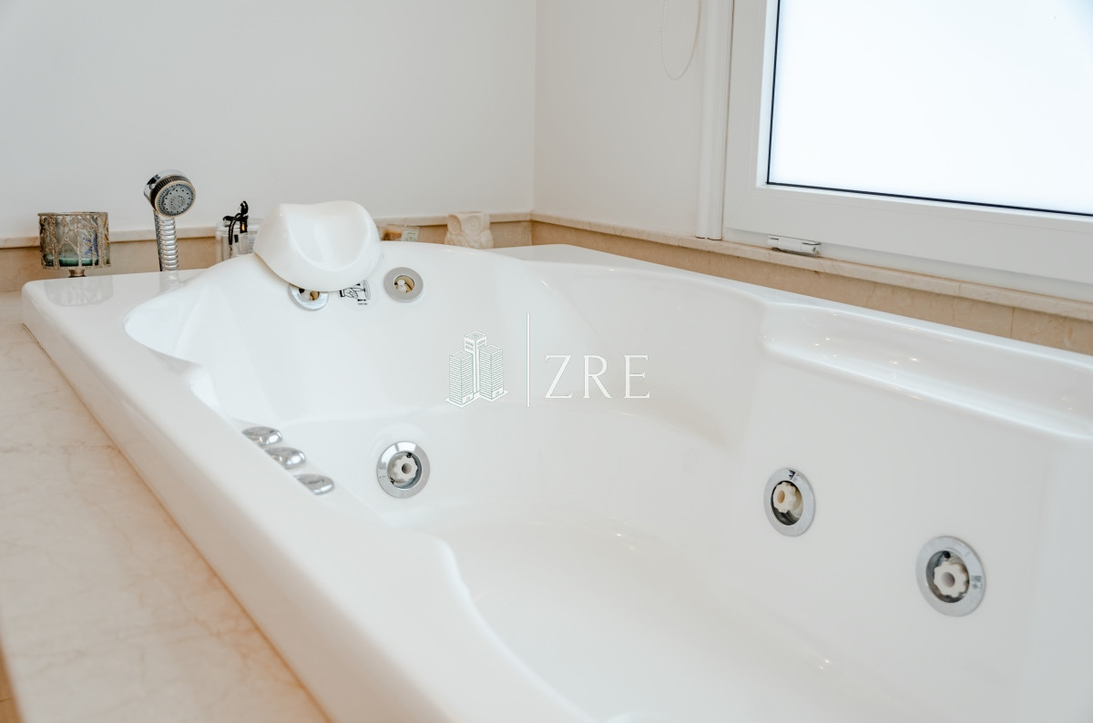 Apartamento ID.54 - Venta apartamento 4 dormitorios. Playa mansa, Punta del Este