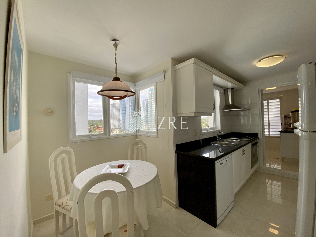 Apartamento ID.379 - Venta apartamento 3 dormitorios. Playa mansa, Punta del Este