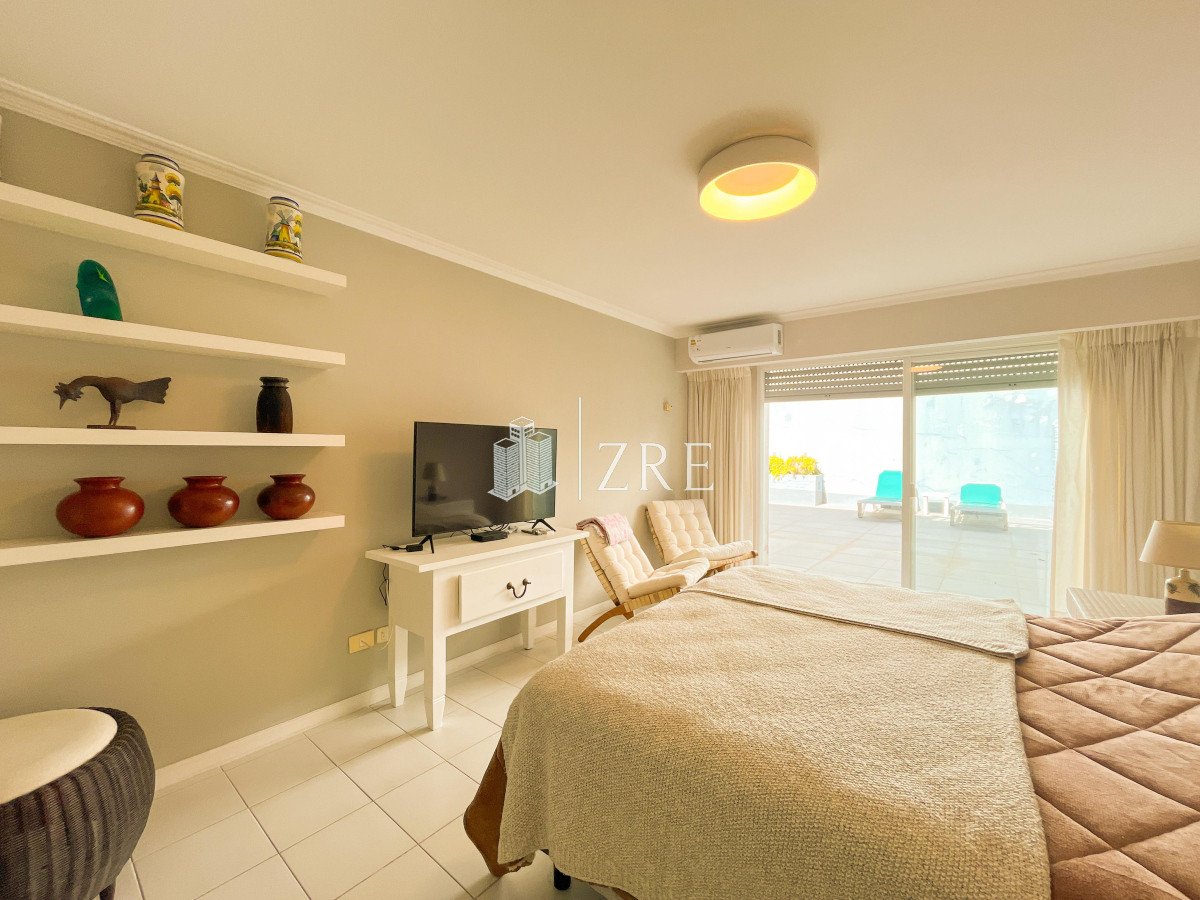Apartamento ID.985 - Venta y alquiler apartamento en Península, Punta del Este 