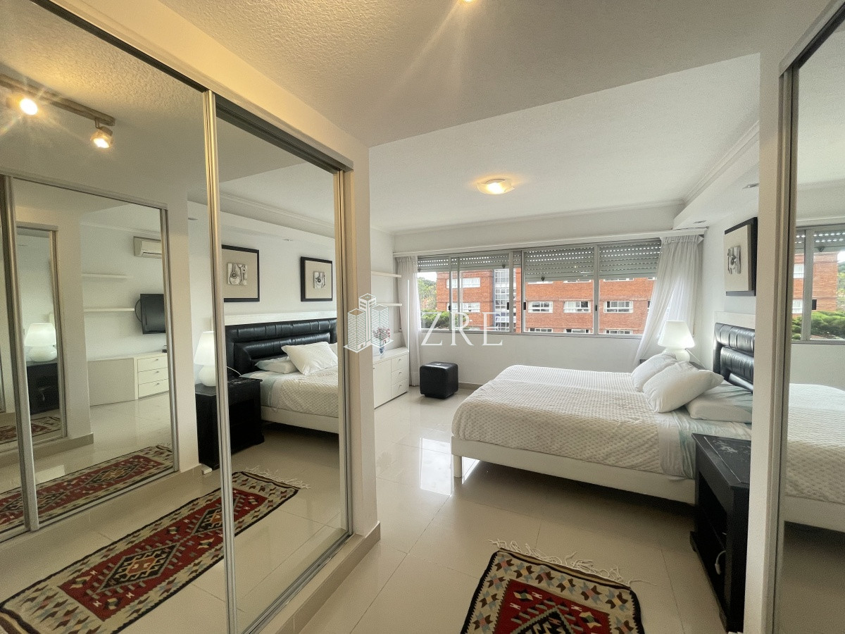 Apartamento ID.496 - Venta apartamento 3 dormitorios playa mansa Punta del Este