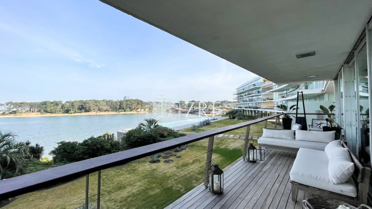 Apartamento ID.533 - Venta apartamento de 4 dormitorios Punta del Este