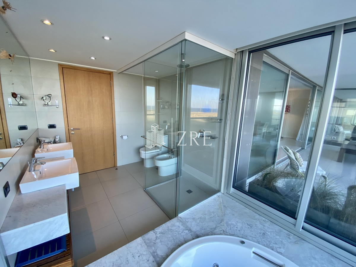Apartamento ID.341 - Venta apartamento 4 dormitorios, playa brava Punta del Este 
