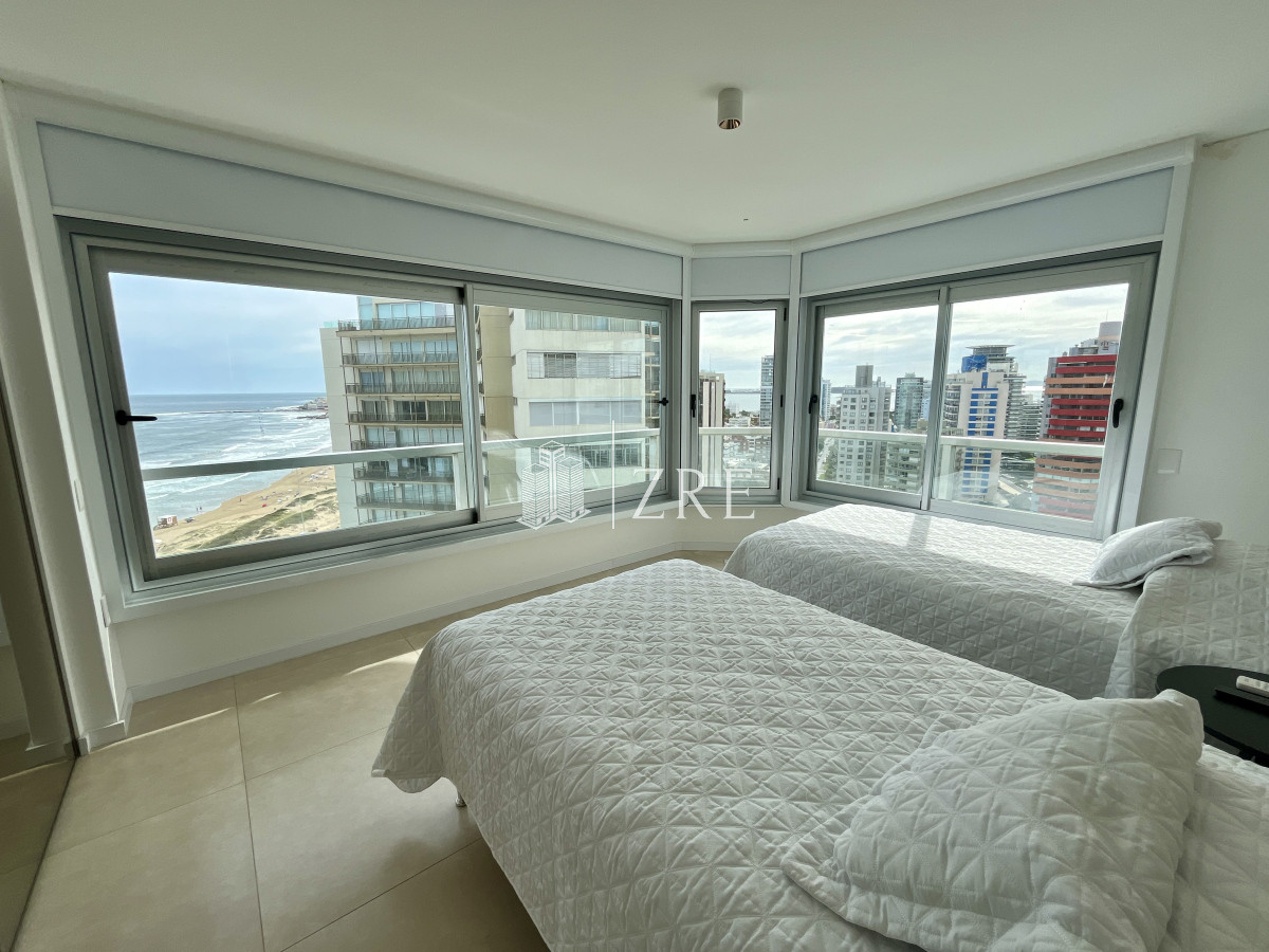 Apartamento ID.668 - Venta apartamento 4 dormitorios. Playa brava, Punta del Este 