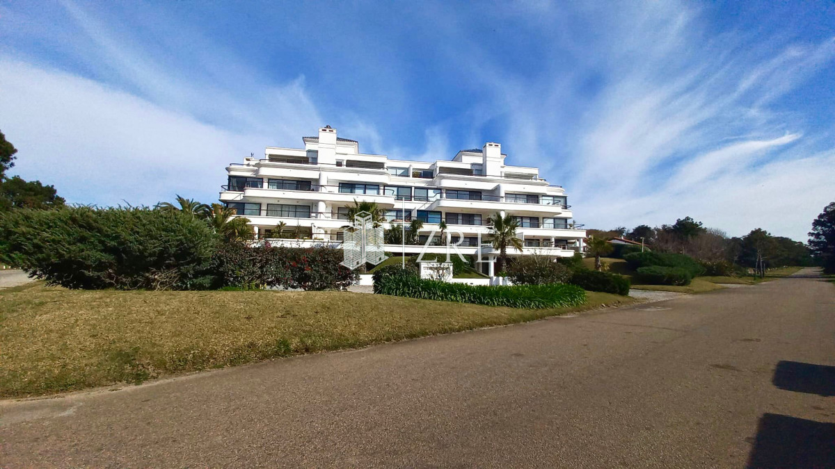 Apartamento ID.175 - Venta - Alquiler Departamento - 3 Dormitorios 3 baños + Servicio - Playa Brava   