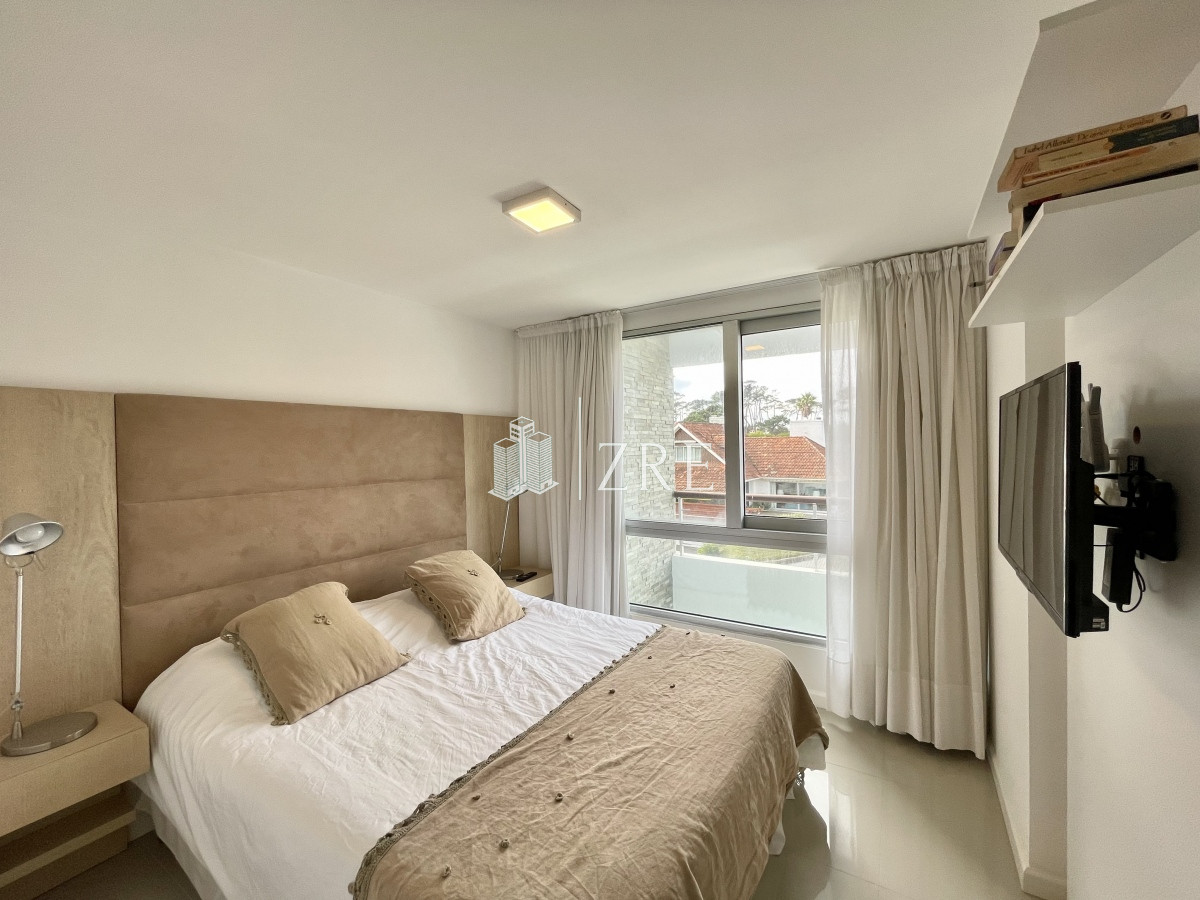 Apartamento ID.235 - venta apartamento 2 dormitorios  2 baños  Parrillero. Playa mansa, Punta del Este 