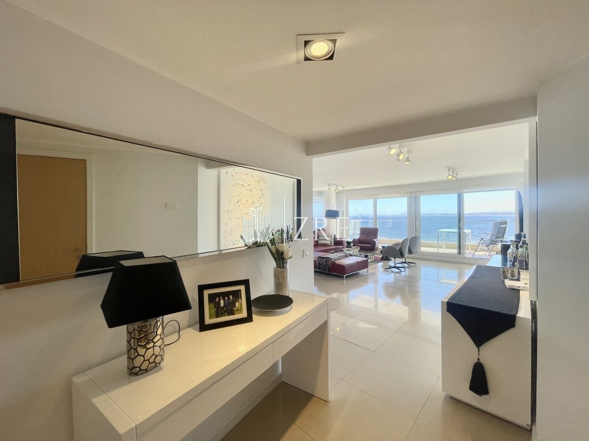Apartamento ID.225 - Venta Departamento - 3 dormitorios + servicio - Punta Del Este -  Playa Mansa