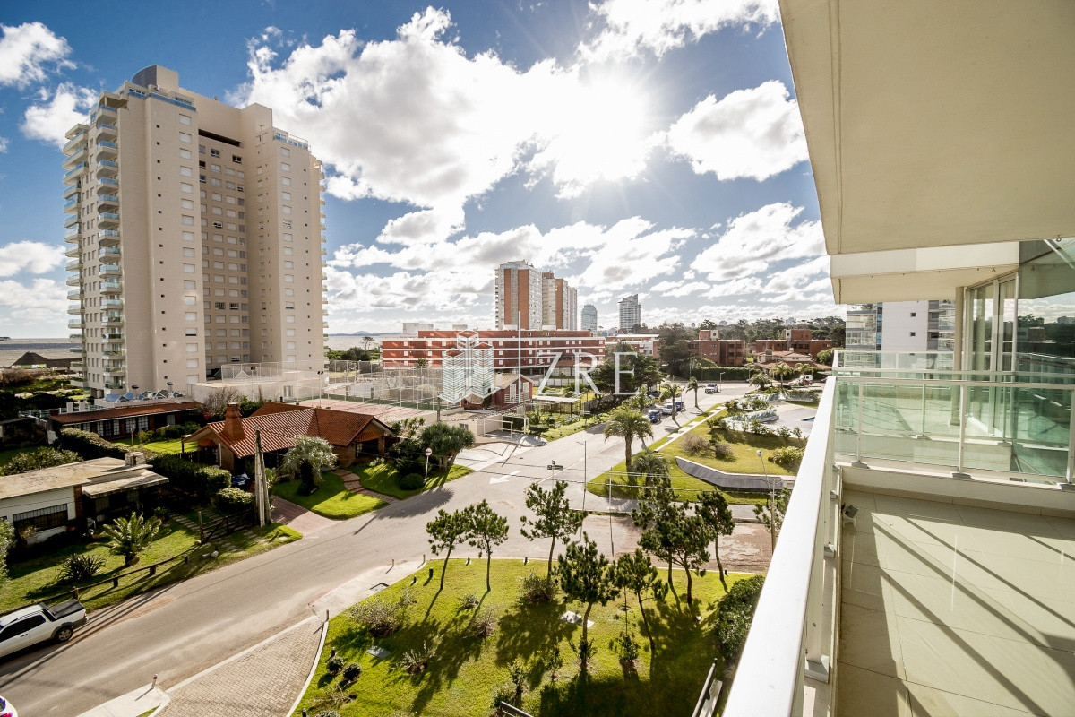 Apartamento ID.792 - Venta apartamento - 2 Dormitorios + Parrillero. Playa Mansa, Punta Del Este 