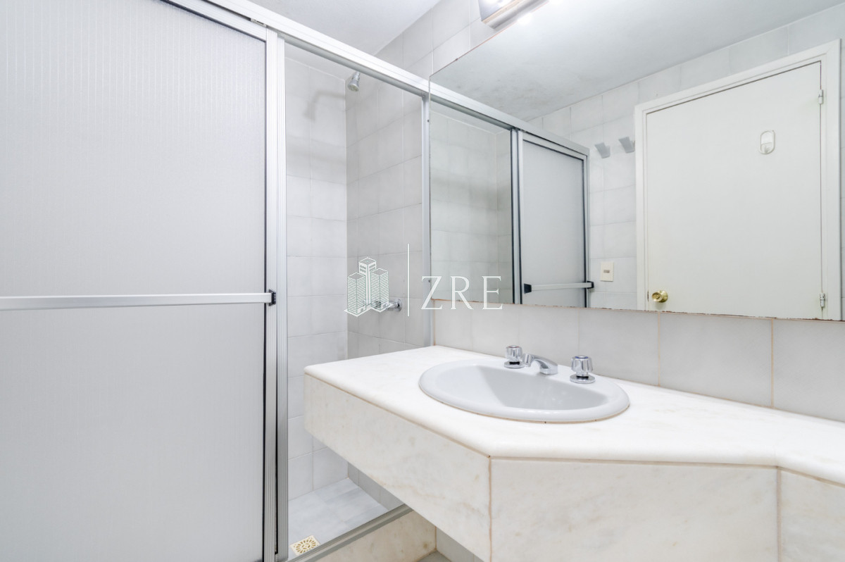 Apartamento ID.674 - Venta apartamento 3 dormitorios. Playa brava, Punta del Este. 