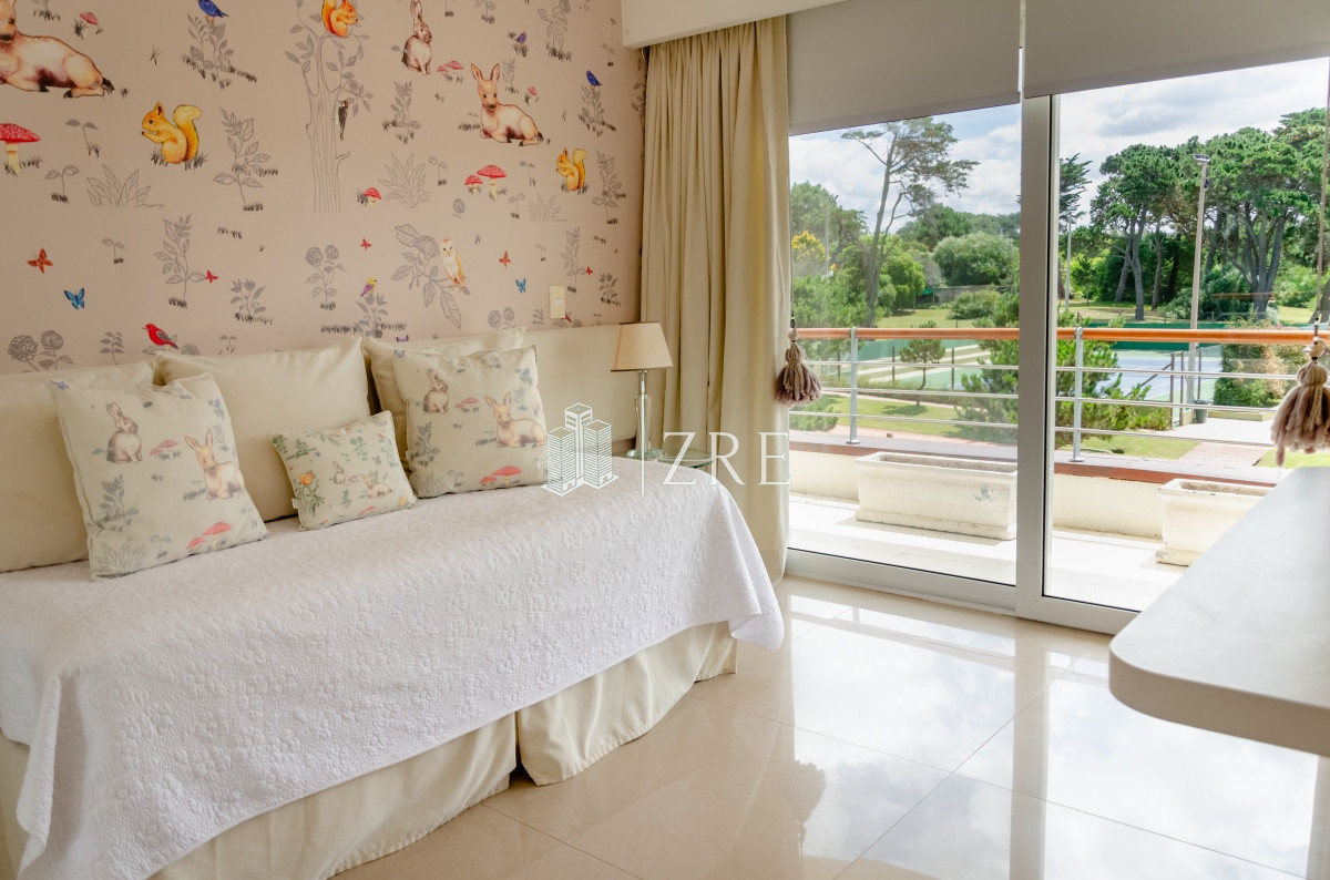 Apartamento ID.54 - Venta apartamento 4 dormitorios. Playa mansa, Punta del Este