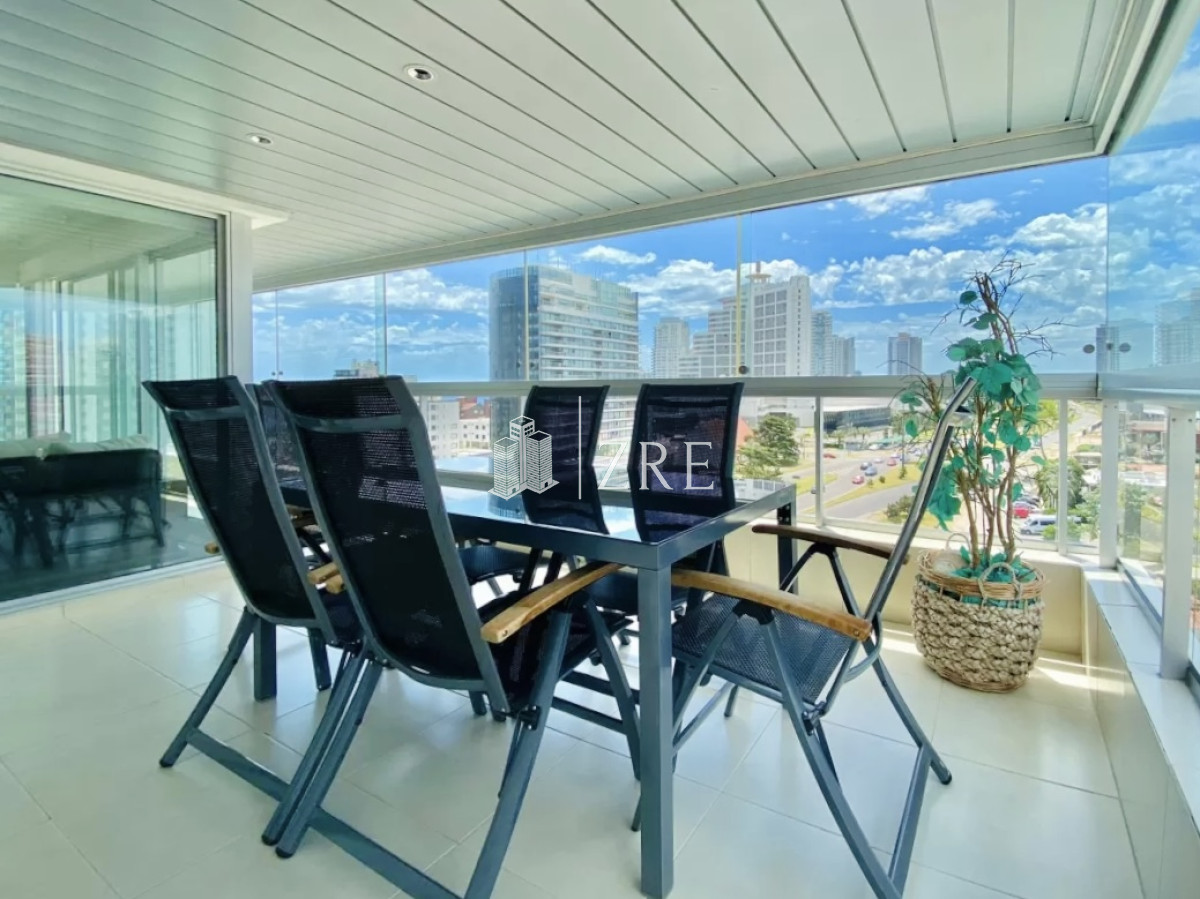 Apartamento ID.903 - Apartamento en Venta de tres dormitorios, Punta del Este 