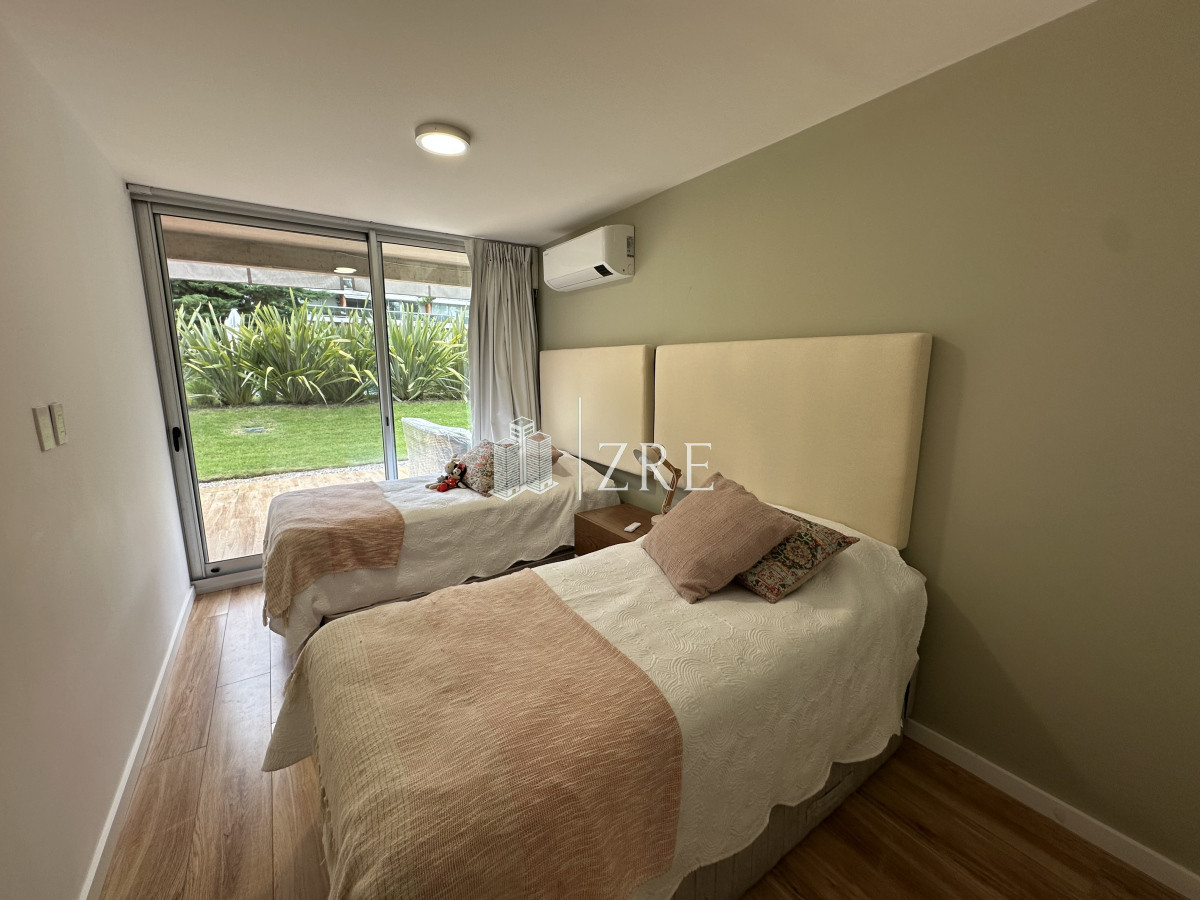 Apartamento ID.661 - Venta apartamento 3 dormitorios. Playa mansa, Punta del Este. 