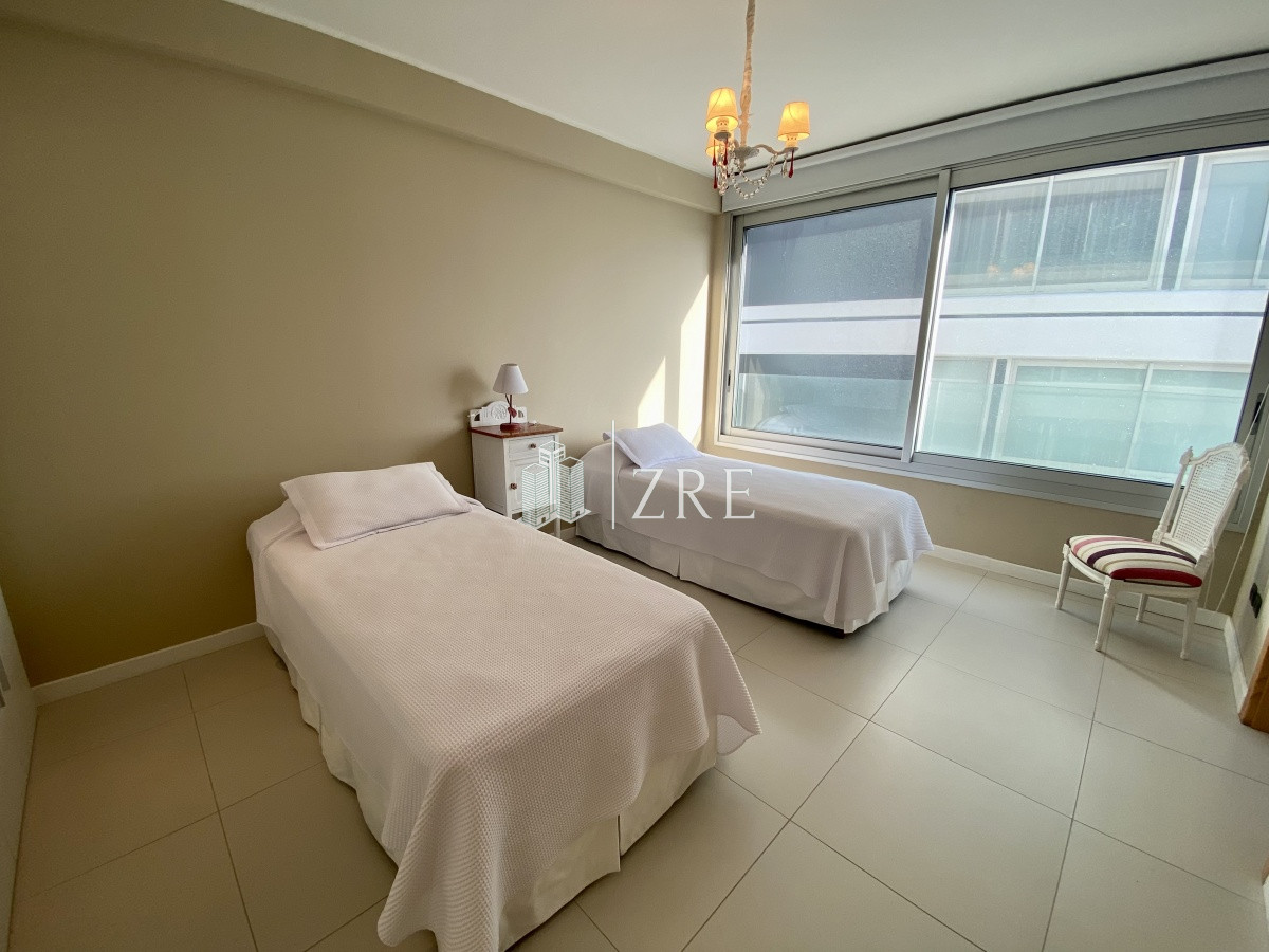 Apartamento ID.341 - Venta apartamento 4 dormitorios, playa brava Punta del Este 