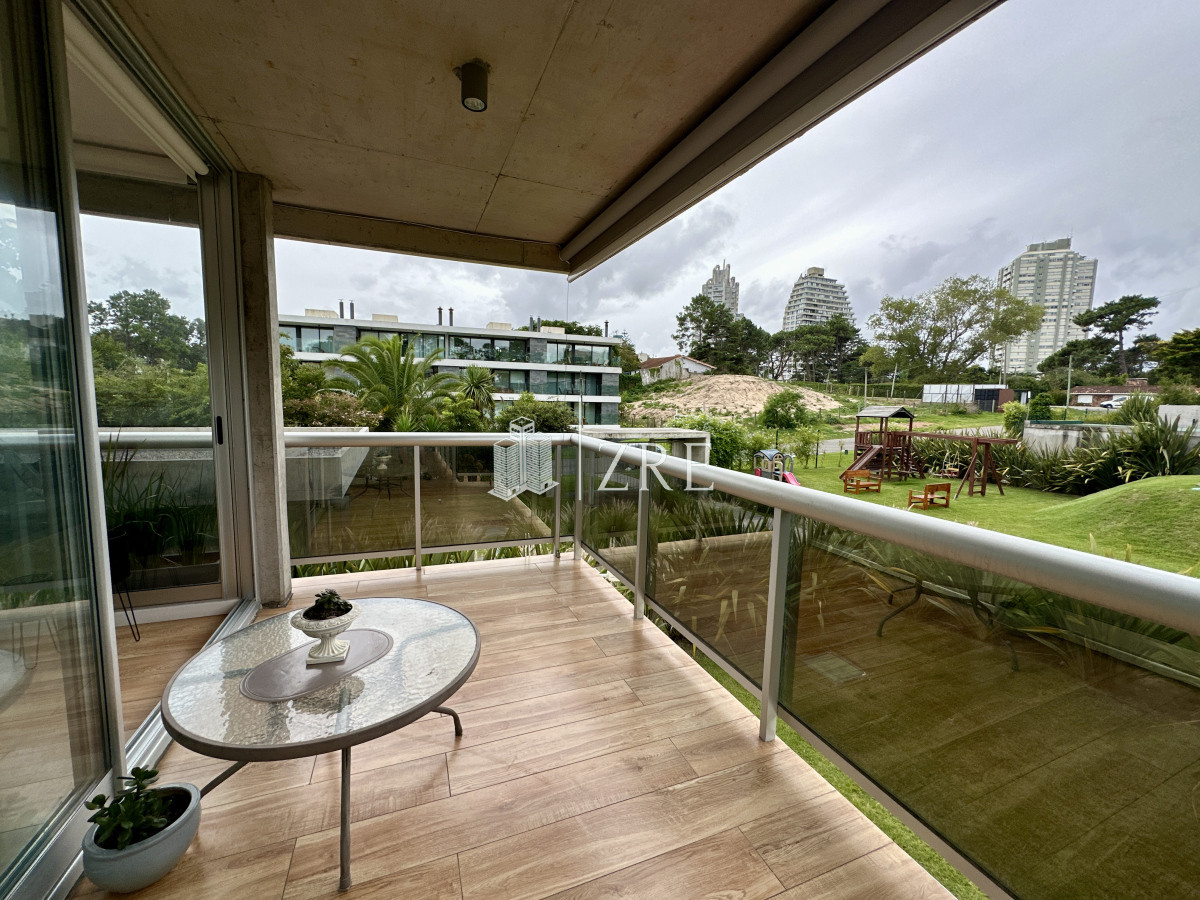 Apartamento ID.660 - Venta apartamento 2 dormitorios. Playa mansa, Punta del Este. 