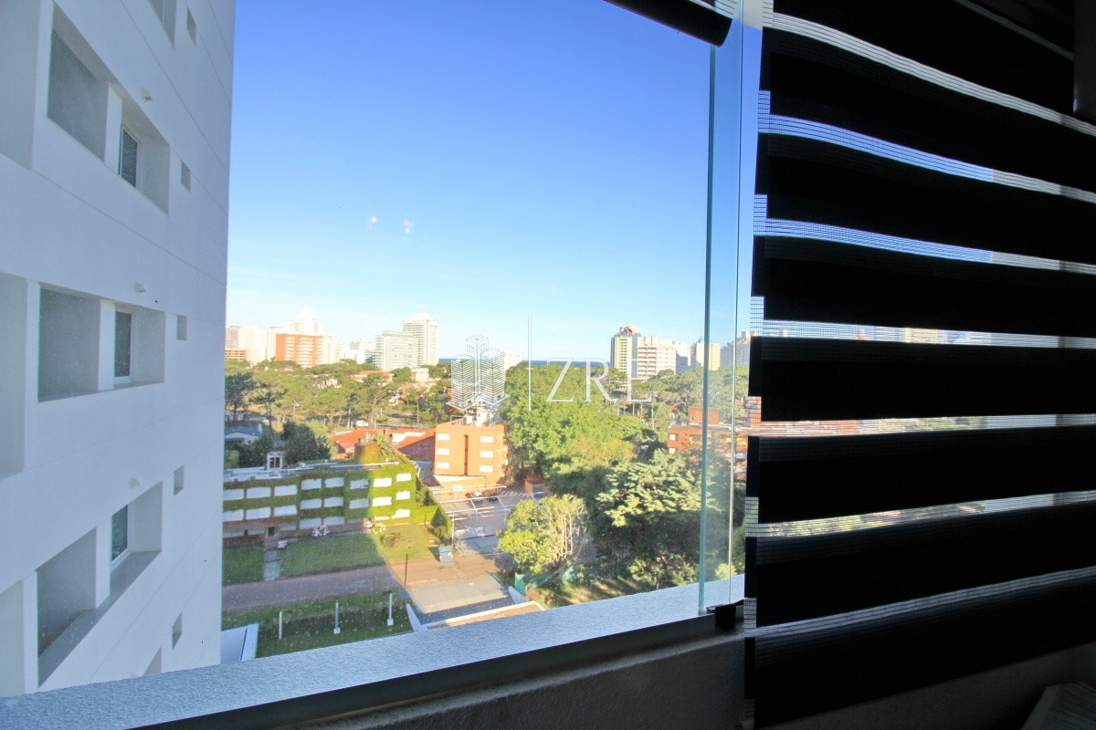 Apartamento ID.412 - Apartamento con servicios en venta y alquiler en Punta del Este, zona Conrad.