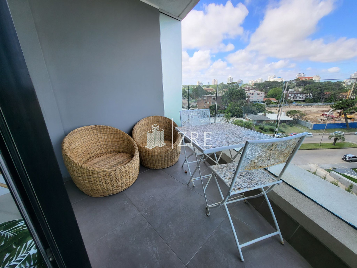 Apartamento ID.1354 - Venta de apartamento de 1 dormitorio y medio en Punta del Este