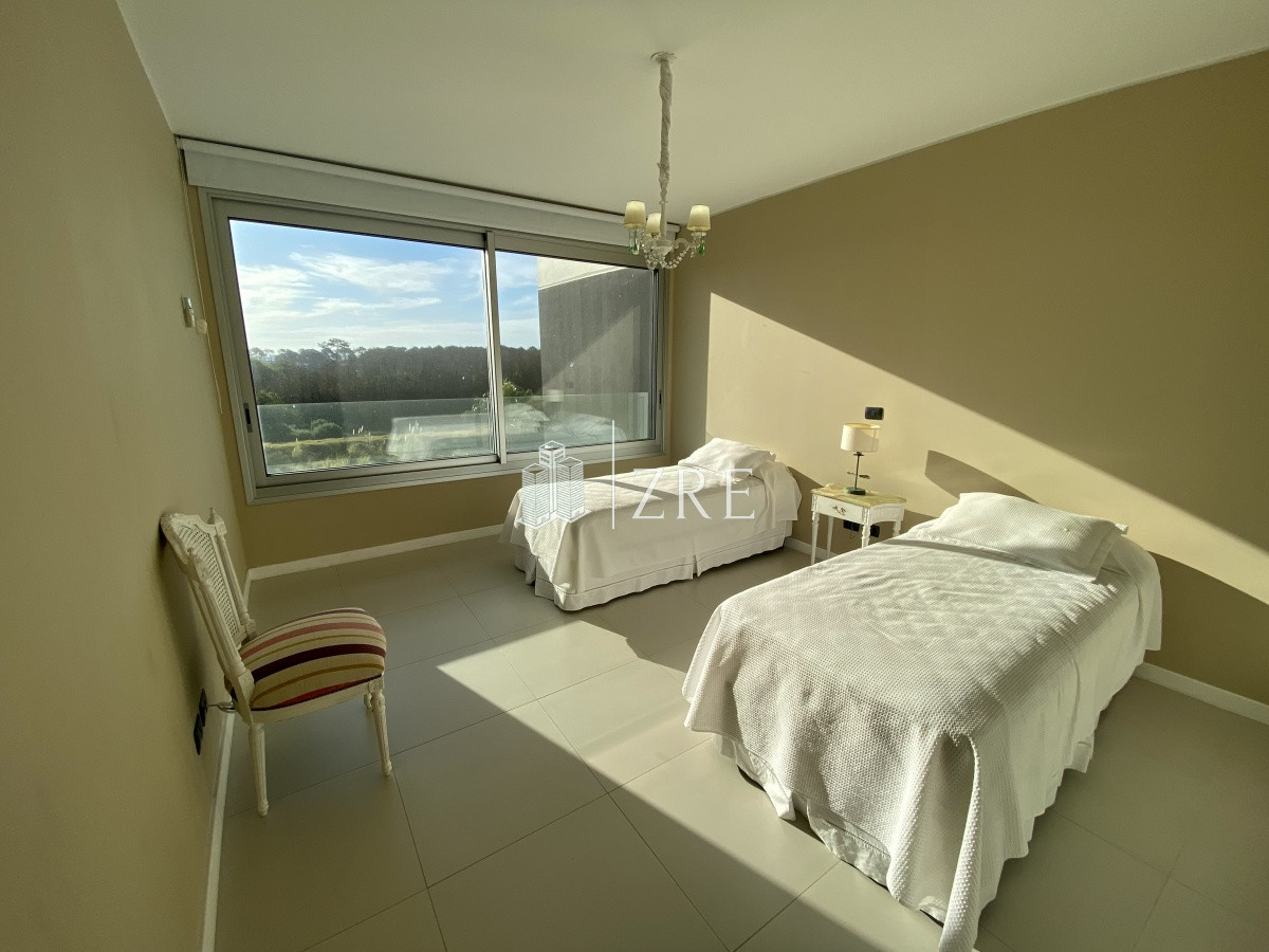 Apartamento ID.341 - Venta apartamento 4 dormitorios, playa brava Punta del Este 