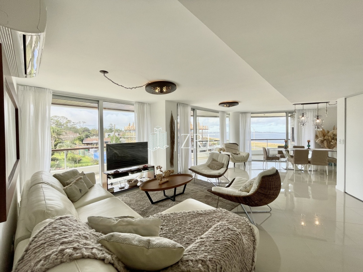 Apartamento ID.235 - venta apartamento 2 dormitorios  2 baños  Parrillero. Playa mansa, Punta del Este 