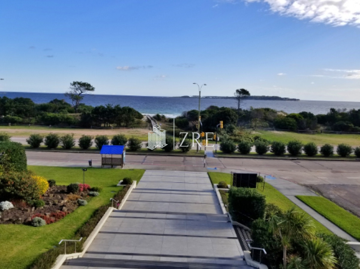 Apartamento ID.496 - Venta apartamento 3 dormitorios playa mansa Punta del Este