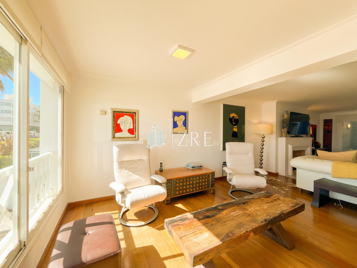 Apartamento ID.985 - Venta y alquiler apartamento en Península, Punta del Este 