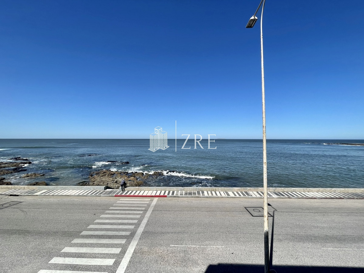 Apartamento ID.473 - Venta Apartamento en primera línea, Playa Brava, Punta del Este.