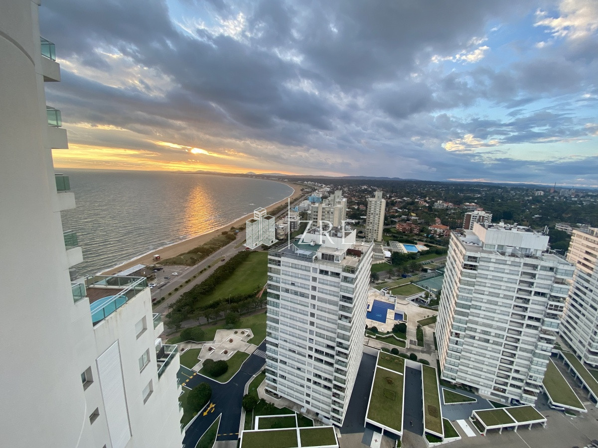 Apartamento ID.364 - Venta apartamento 4 dormitorios playa mansa Punta del Este