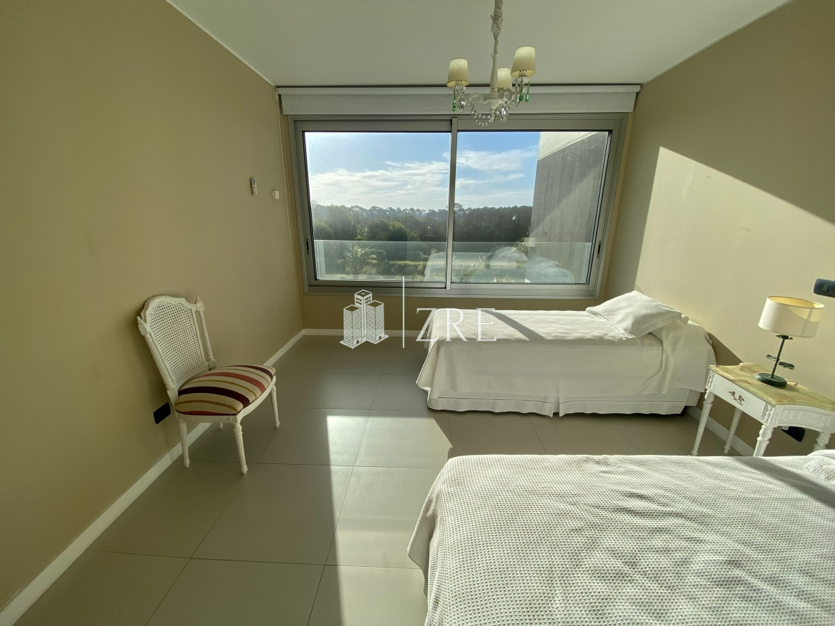 Apartamento ID.341 - Venta apartamento 4 dormitorios, playa brava Punta del Este 