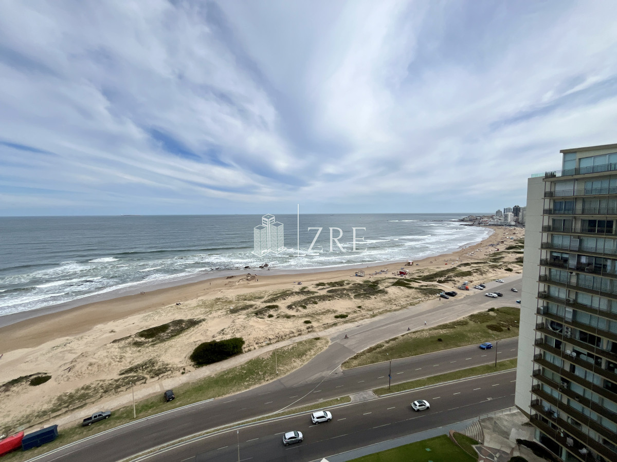 Apartamento ID.668 - Venta apartamento 4 dormitorios. Playa brava, Punta del Este 
