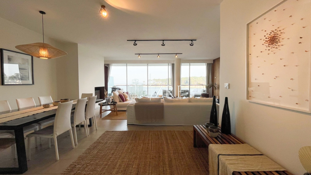 Apartamento ID.533 - Venta apartamento de 4 dormitorios Punta del Este