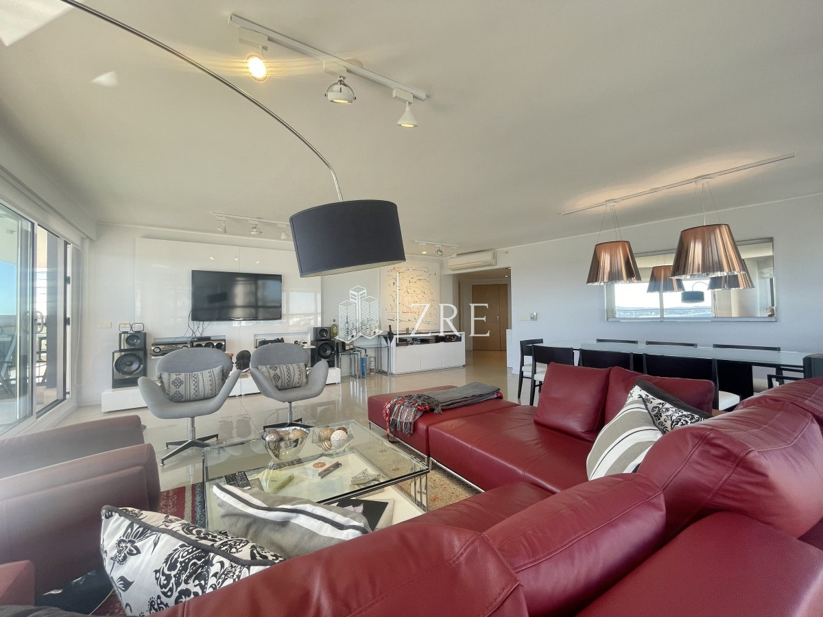 Apartamento ID.225 - Venta Departamento - 3 dormitorios + servicio - Punta Del Este -  Playa Mansa