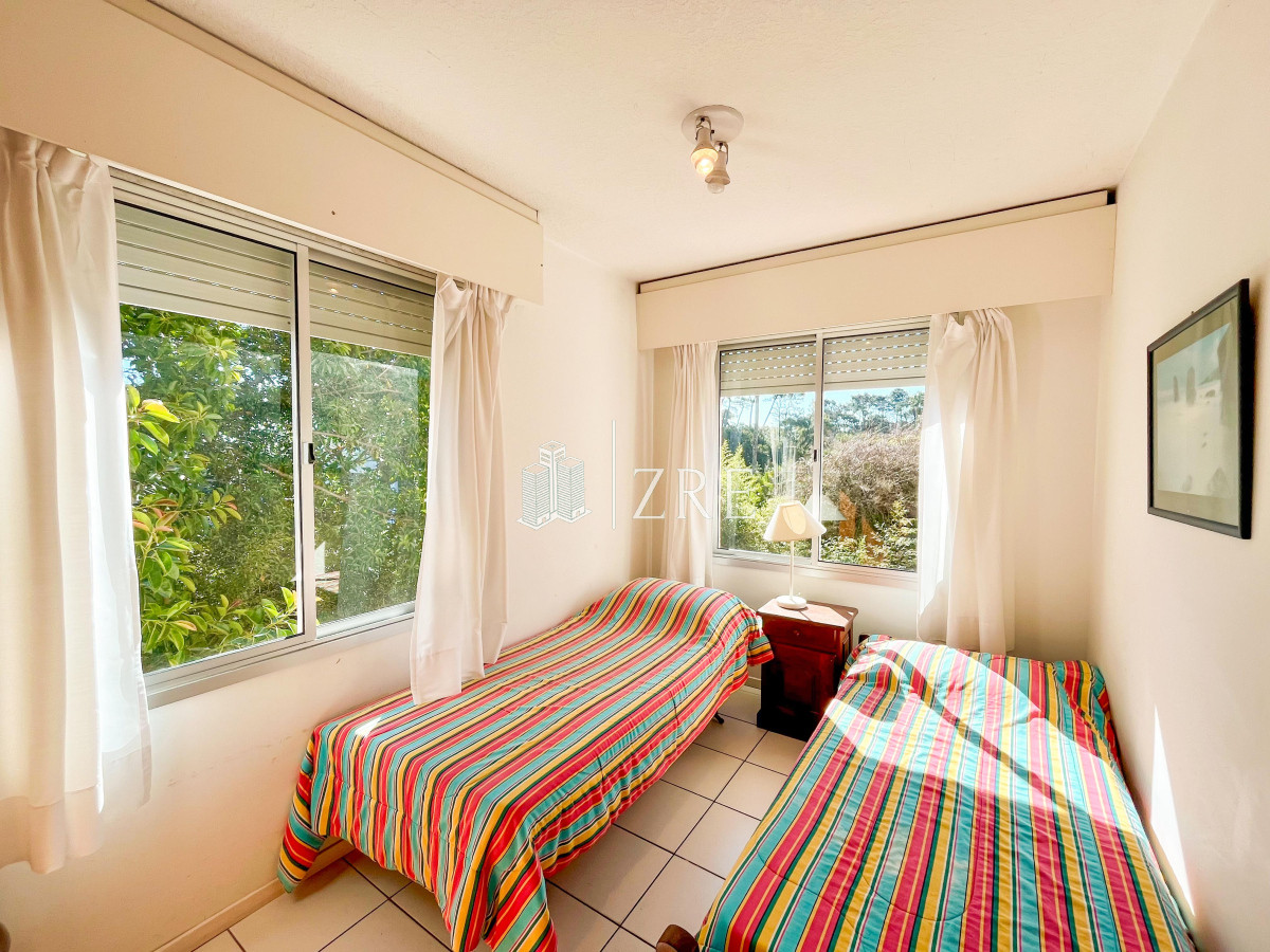 Apartamento ID.614 - Venta apartamento 3 dormitorios. Playa mansa, Punta del Este 