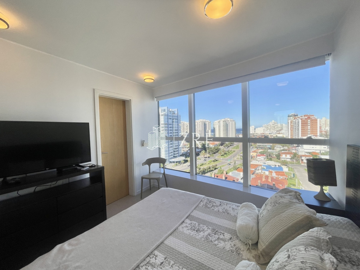 Apartamento ID.225 - Venta Departamento - 3 dormitorios + servicio - Punta Del Este -  Playa Mansa