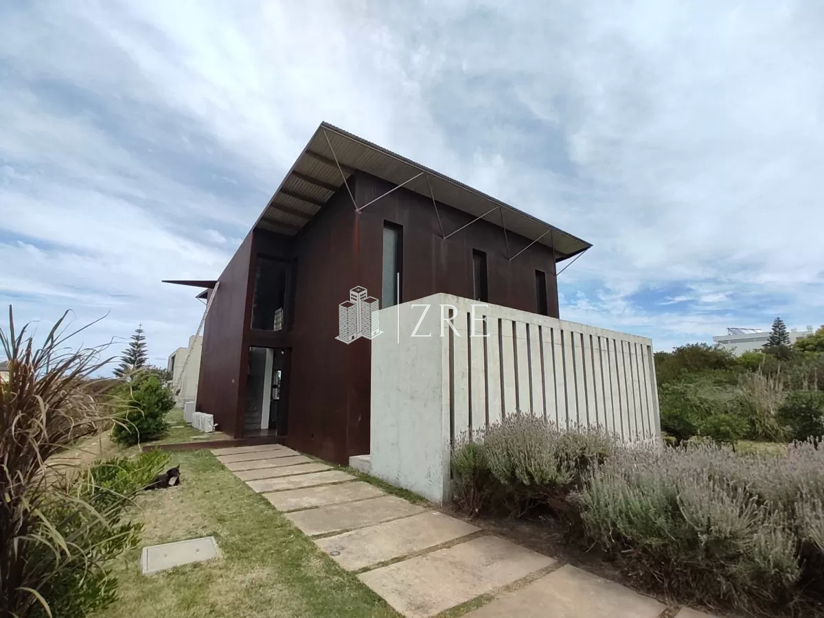 Casa ID.945 - Venta casa 5 dormitorios Punta Piedras, Manantiales