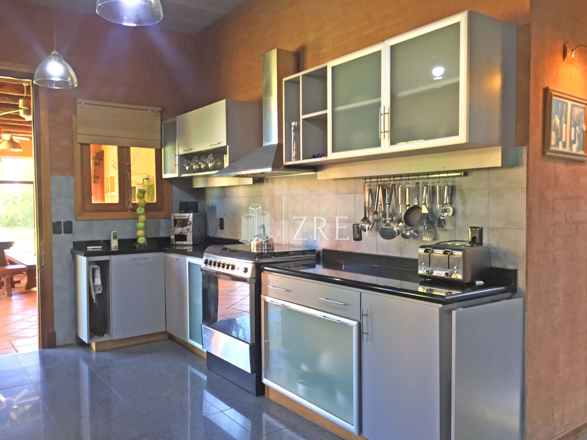 Casa ID.793 - Venta casa en  Barrio Privado La Arbolada Cinco Dormitorios Pisicina