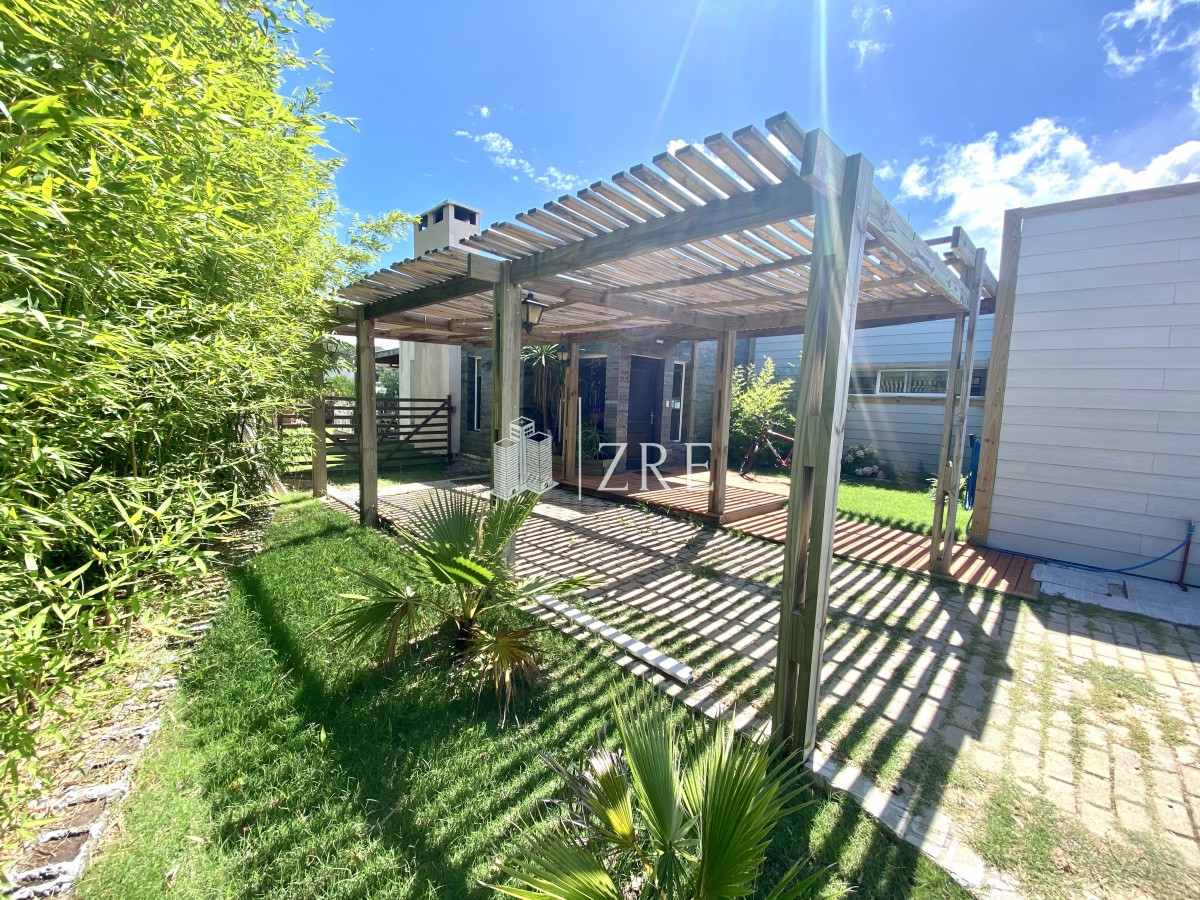 Casa ID.490 - Venta casa de 4 dormitorios en La Residence. Punta del Este. 