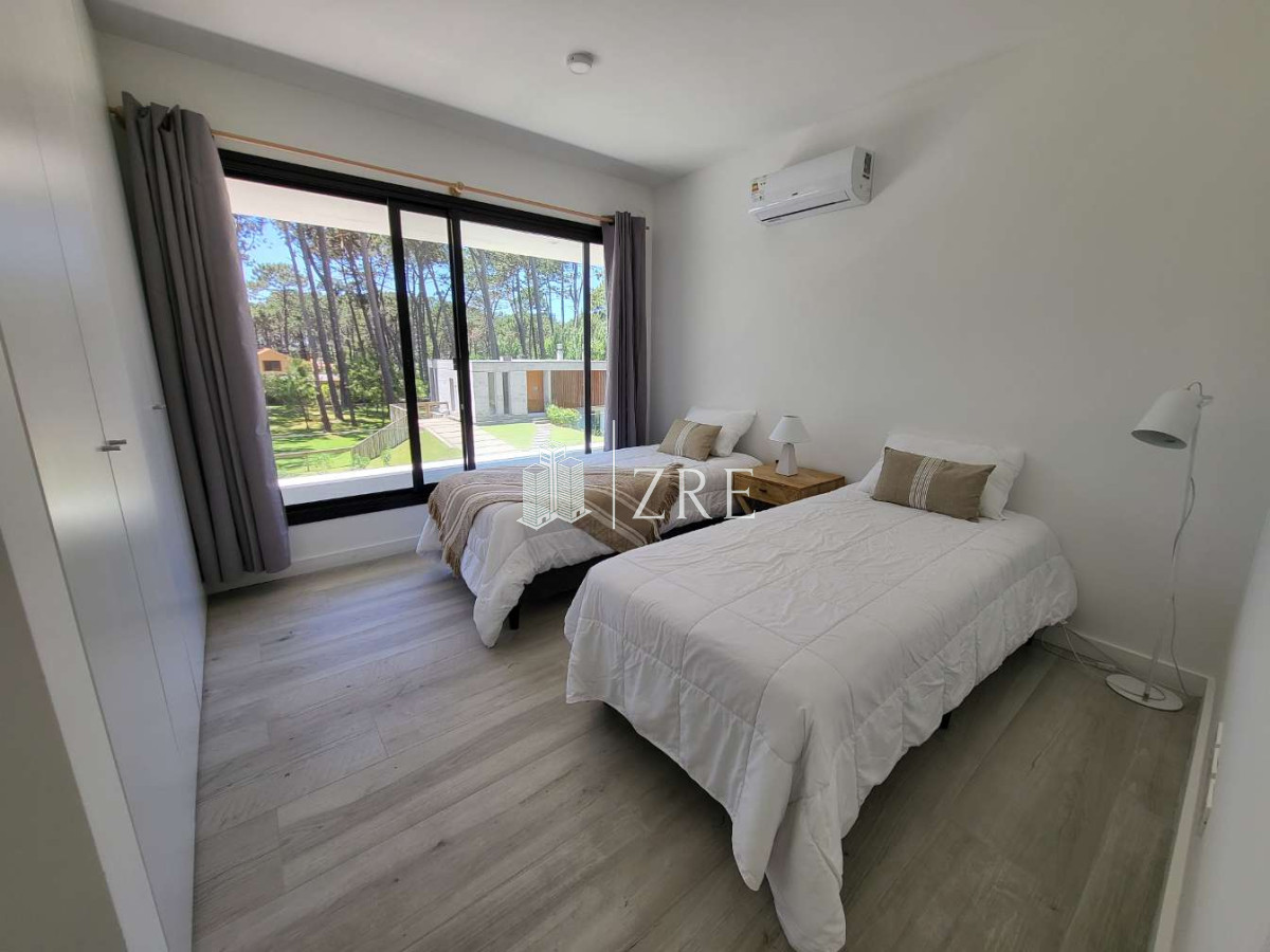 Casa ID.708 - Venta casa 4 dormitorios. Playa Brava, Punta del Este 