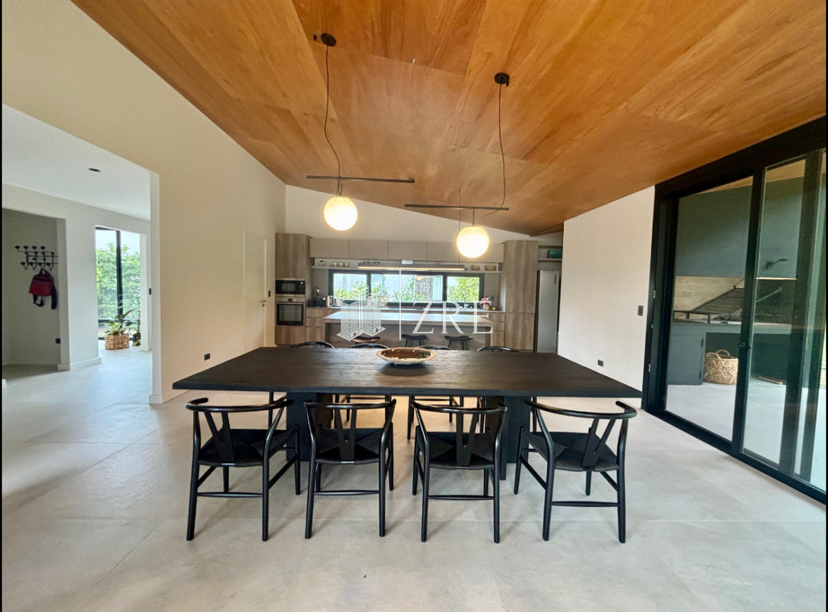 Casa ID.1353 - Casa moderna. 4 dormitorios. excelente estado 