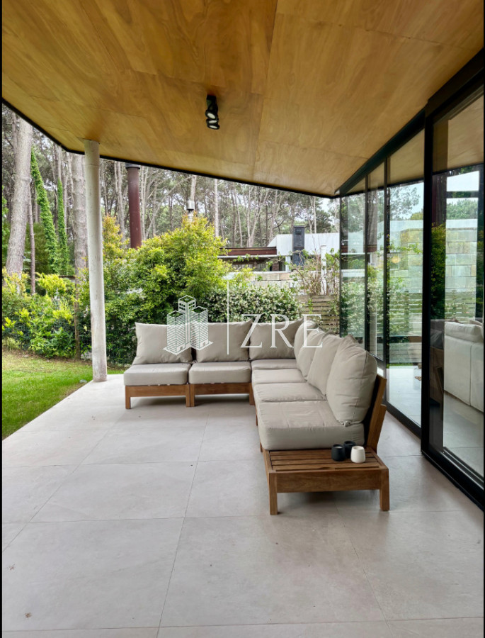 Casa ID.1353 - Casa moderna. 4 dormitorios. excelente estado 