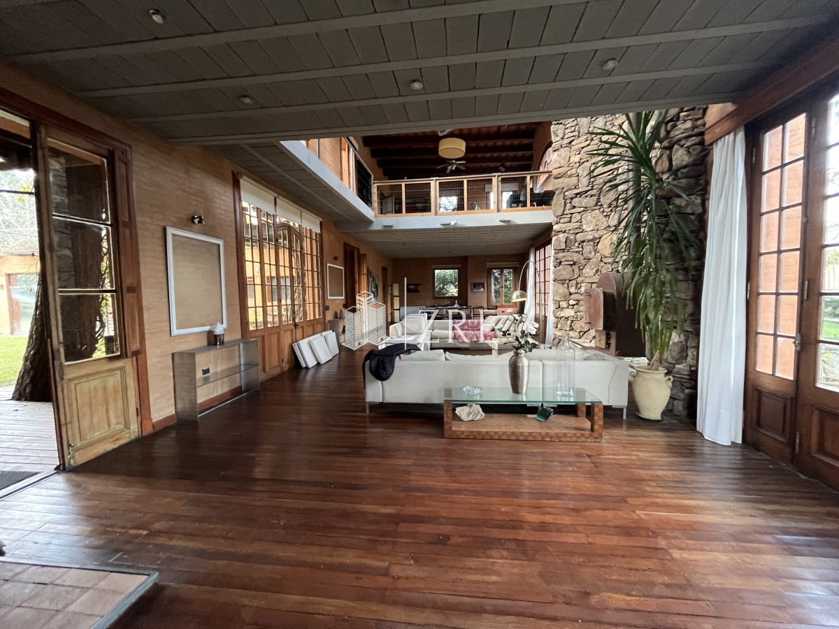 Casa ID.793 - Venta casa en  Barrio Privado La Arbolada Cinco Dormitorios Pisicina