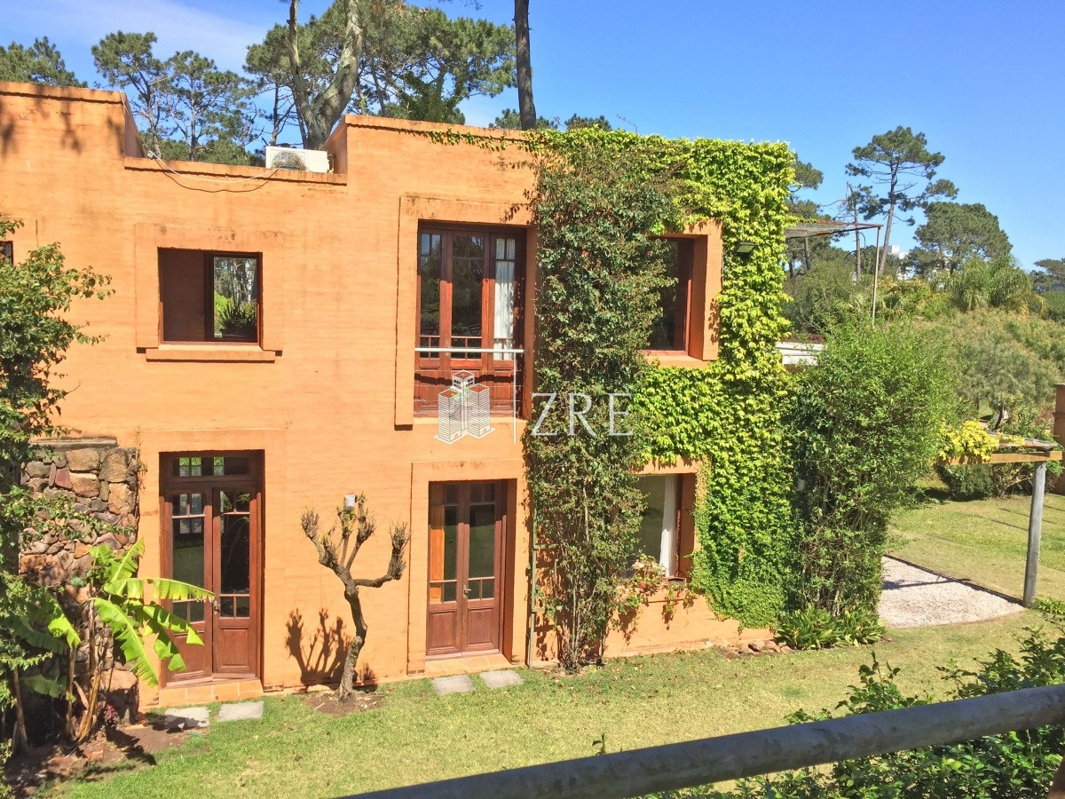 Casa ID.793 - Venta casa en  Barrio Privado La Arbolada Cinco Dormitorios Pisicina