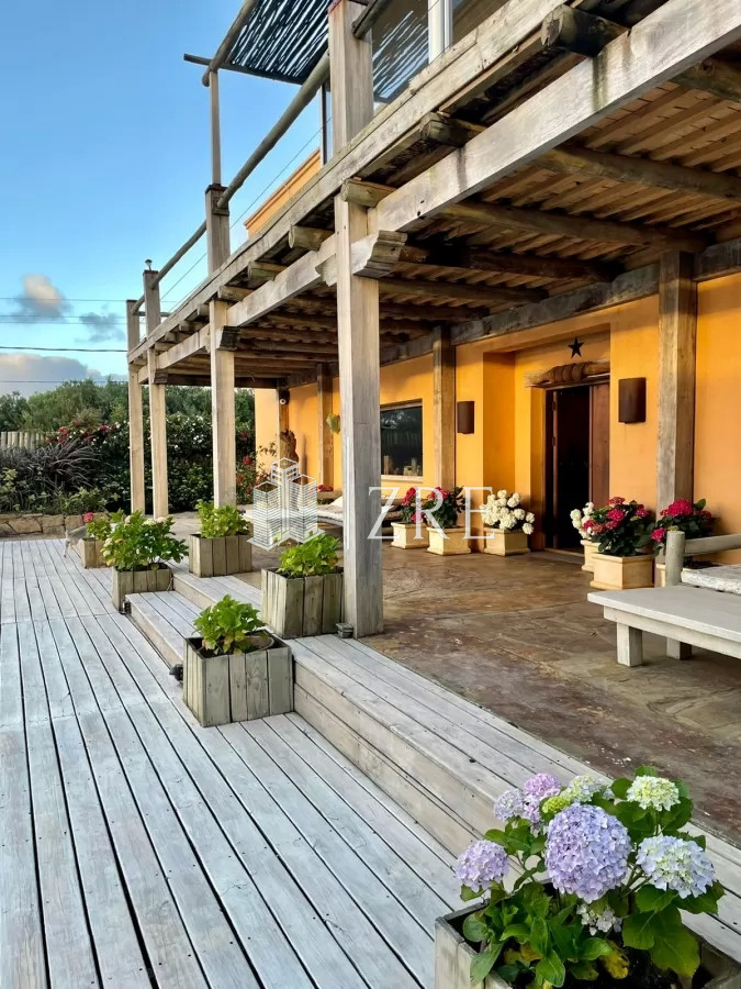 Casa ID.192 - Casa en venta 7 dormitorios Punta Piedras