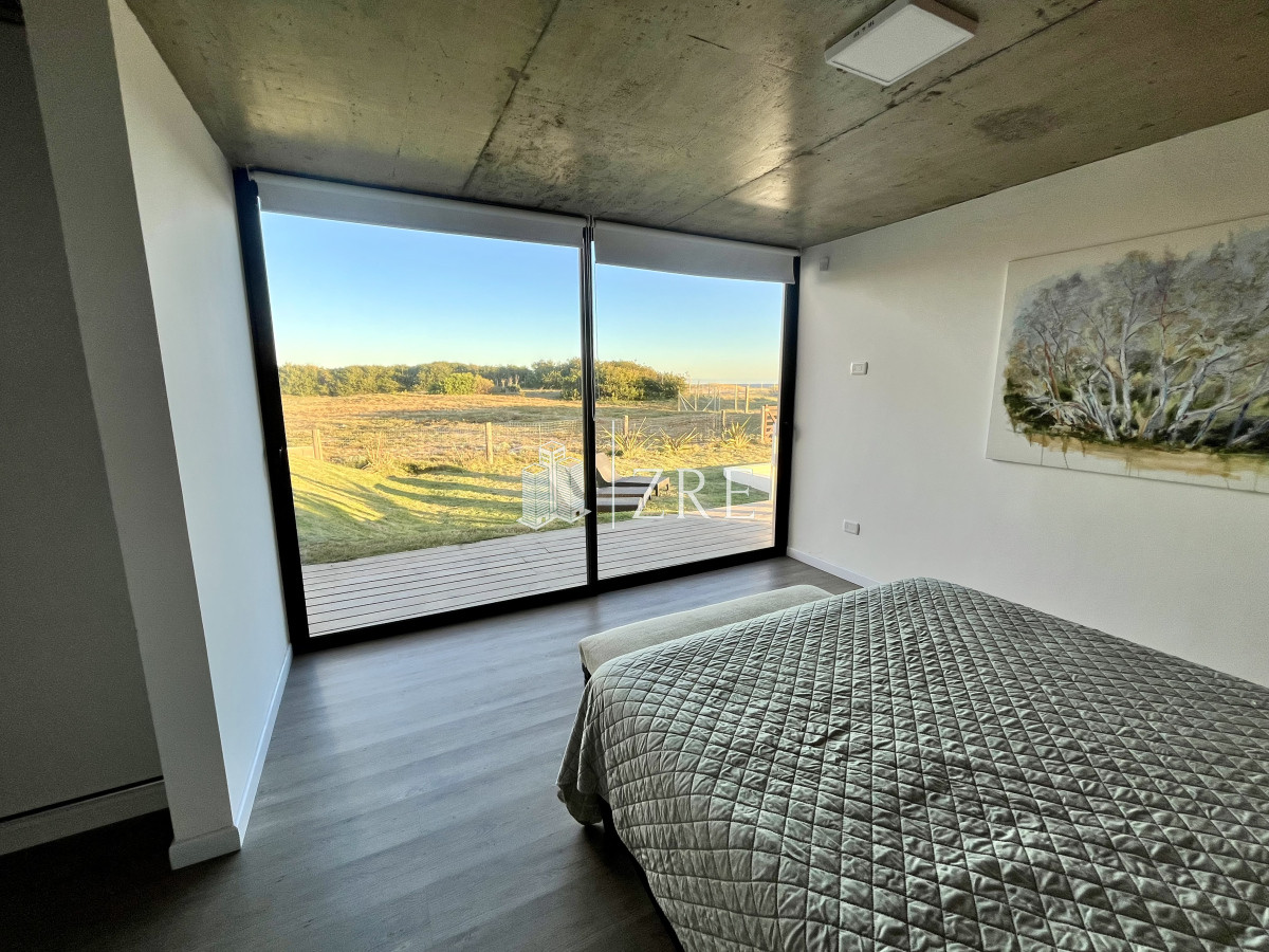 Casa ID.592 - Venta casa frente al mar con piscina 