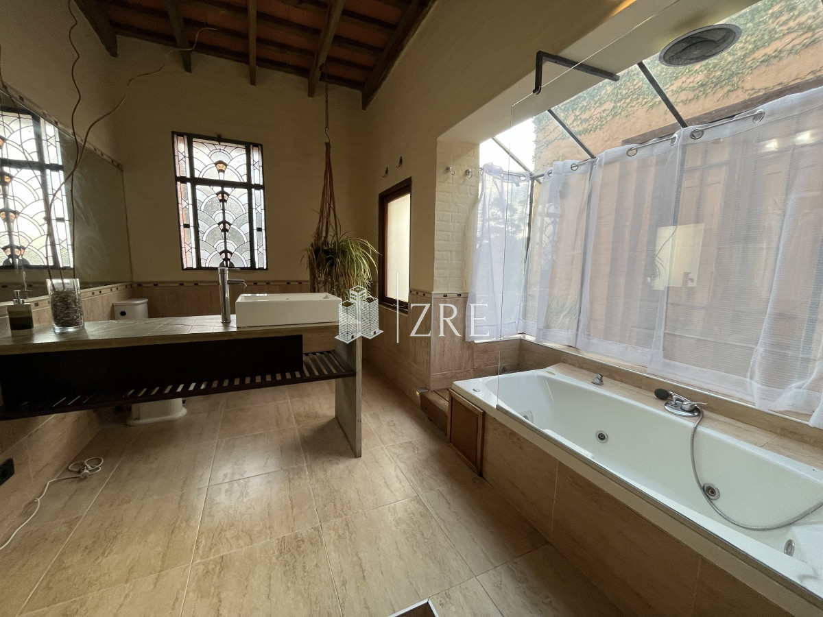Casa ID.793 - Venta casa en  Barrio Privado La Arbolada Cinco Dormitorios Pisicina