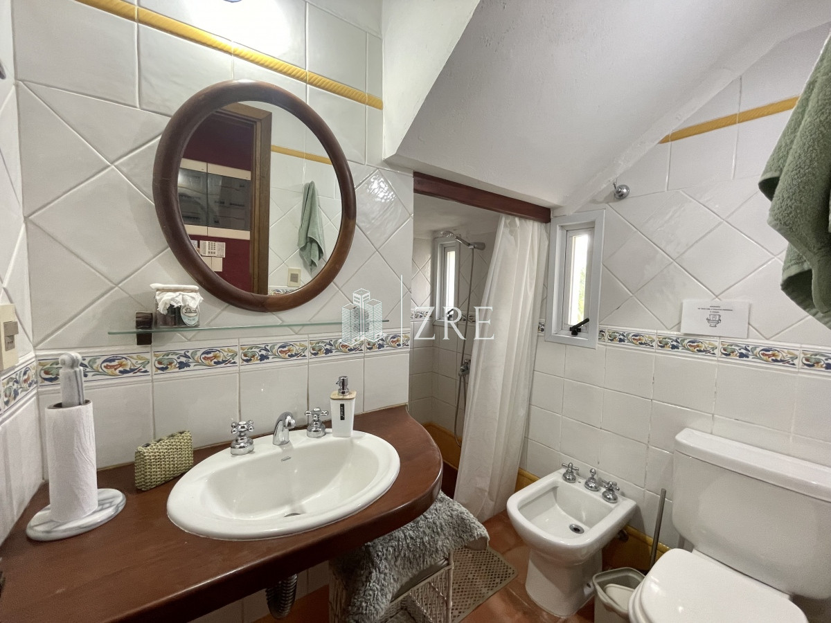 Casa ID.203 - Venta casa - 4 dormitorios. Piriapolis - Bella Vista 